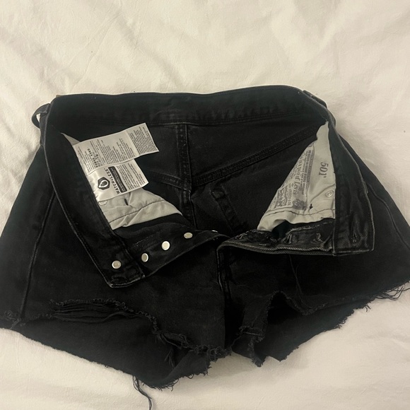Levi’s 501 Black Jean Short - Picture 5 of 6